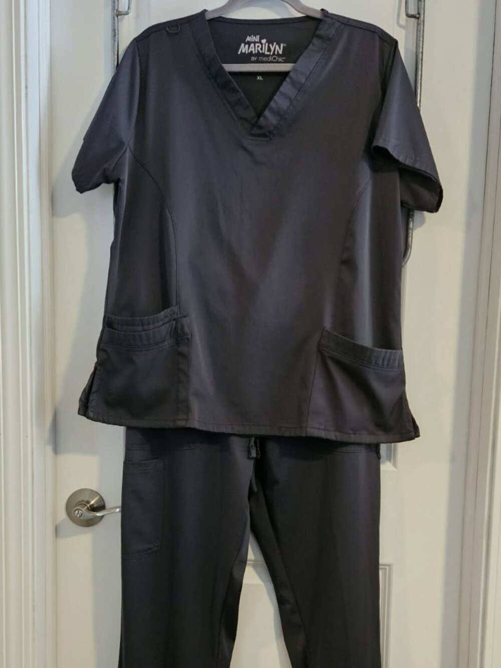 Mini Marilyn by mediChic Scrub Set in Size XL.